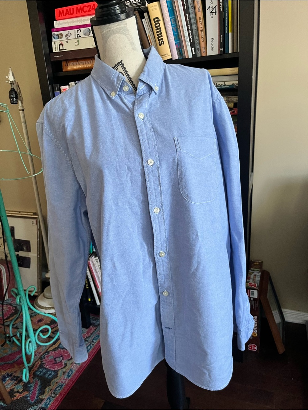 GAP Men's Classic Light Blue Button-Down Oxford Shirt